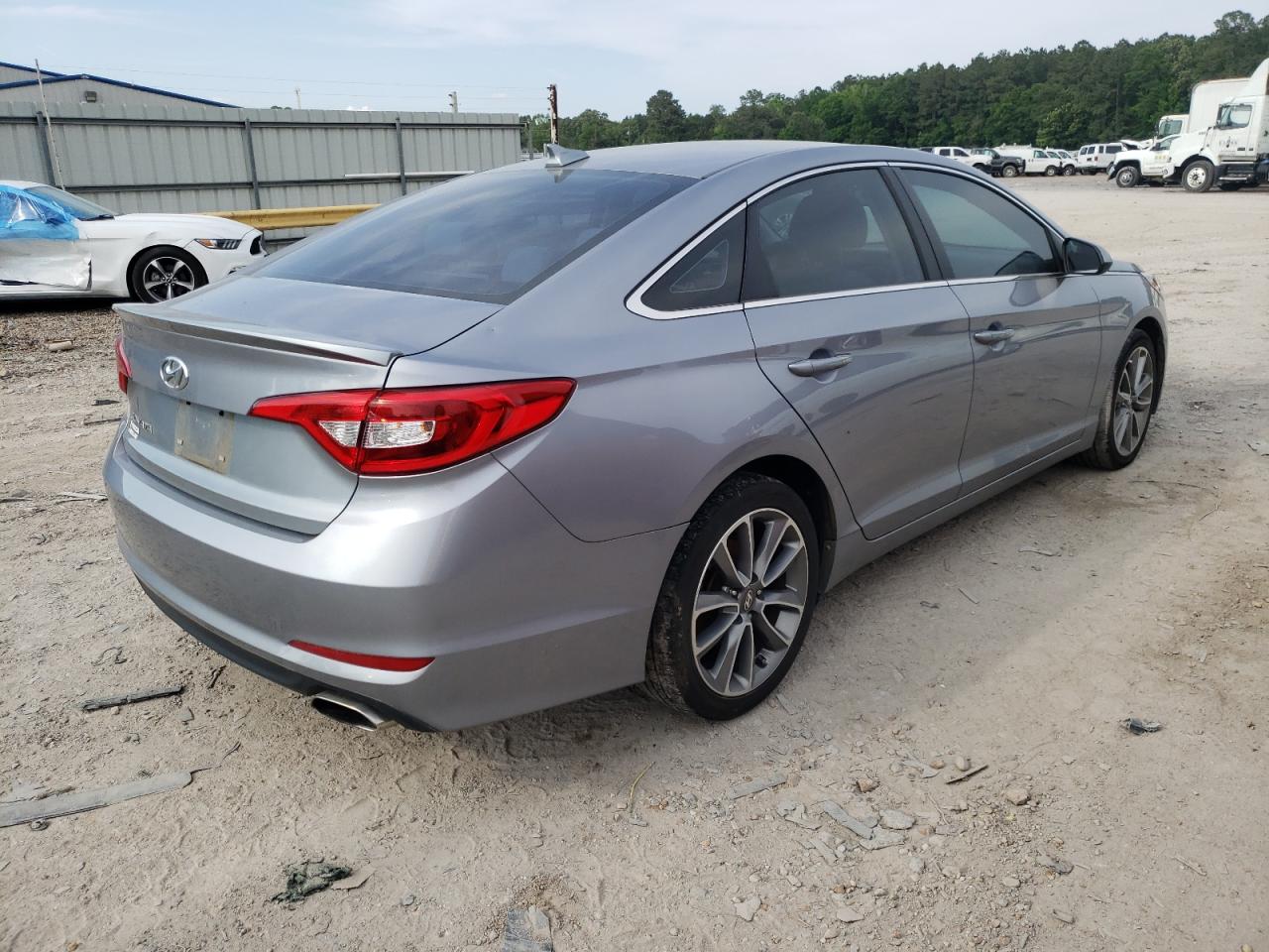 Photo 4 from auction – 2016 HYUNDAI SONATA SE with VIN 5NPE24AF2GH374584