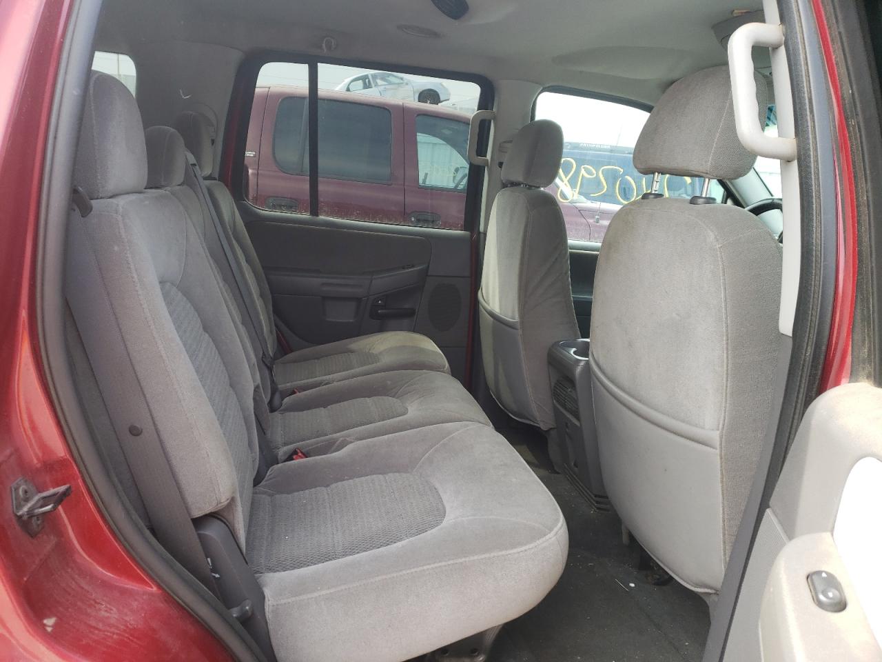 Photo 6 from auction – 2005 FORD EXPLORER X with VIN 1FMZU73KX5ZA43535