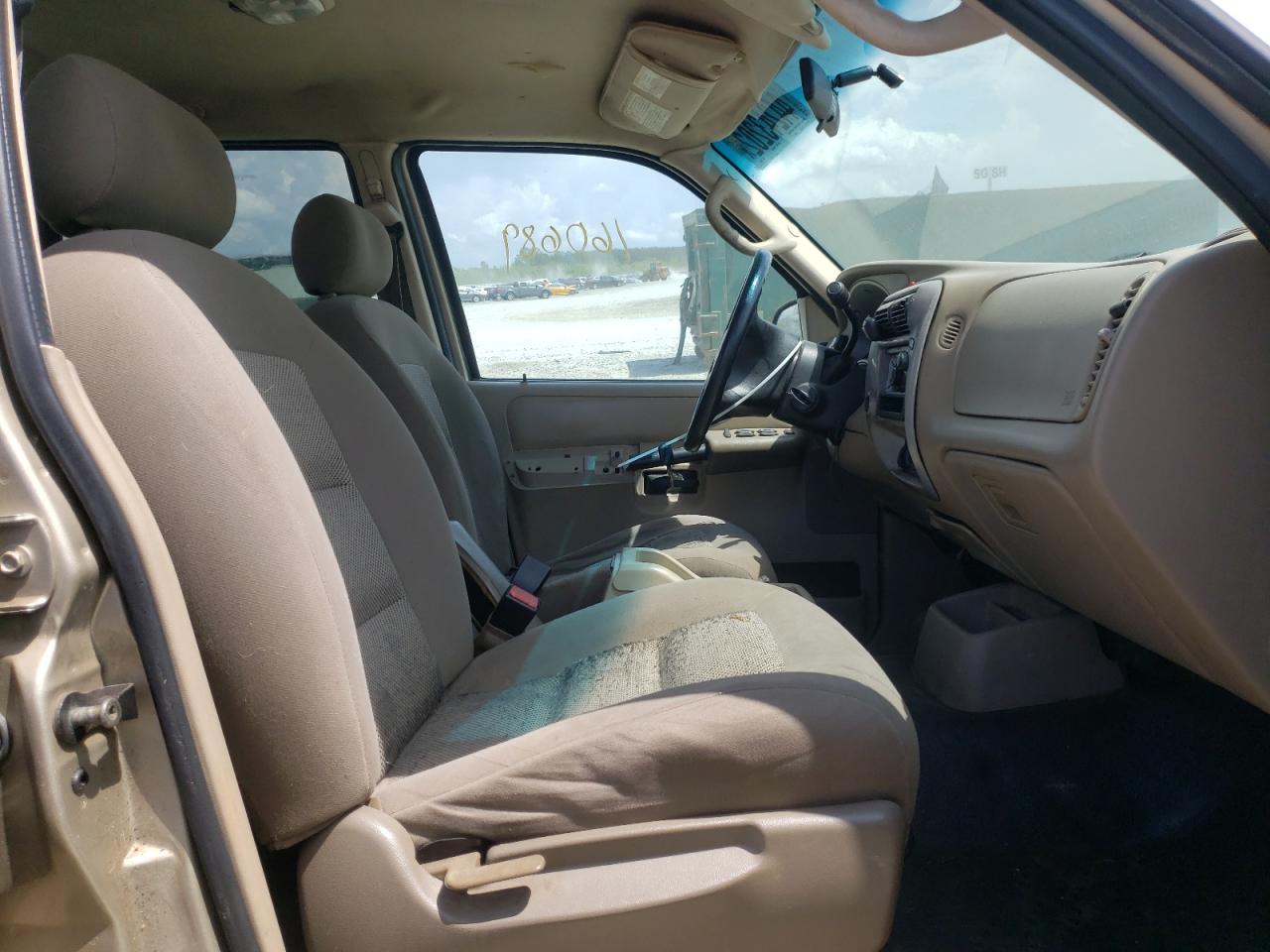 Photo 5 from auction – 2003 FORD EXPLORER S with VIN 1FMZU67EX3UC50788