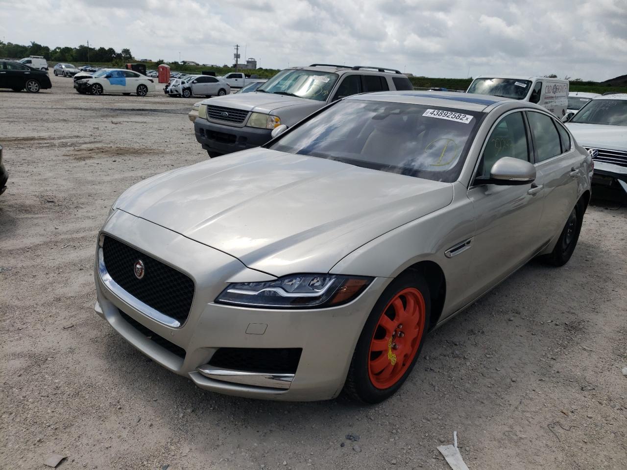 Photo 2 from auction – 2017 JAGUAR XF PREMIUM with VIN SAJBD4BV0HCY35637