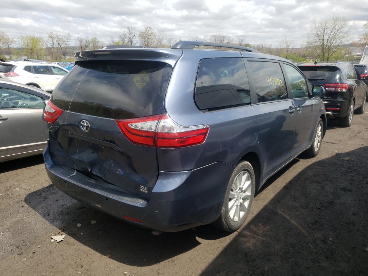 Photo 4 from auction – 2015 TOYOTA SIENNA XLE with VIN 5TDDK3DC2FS105680