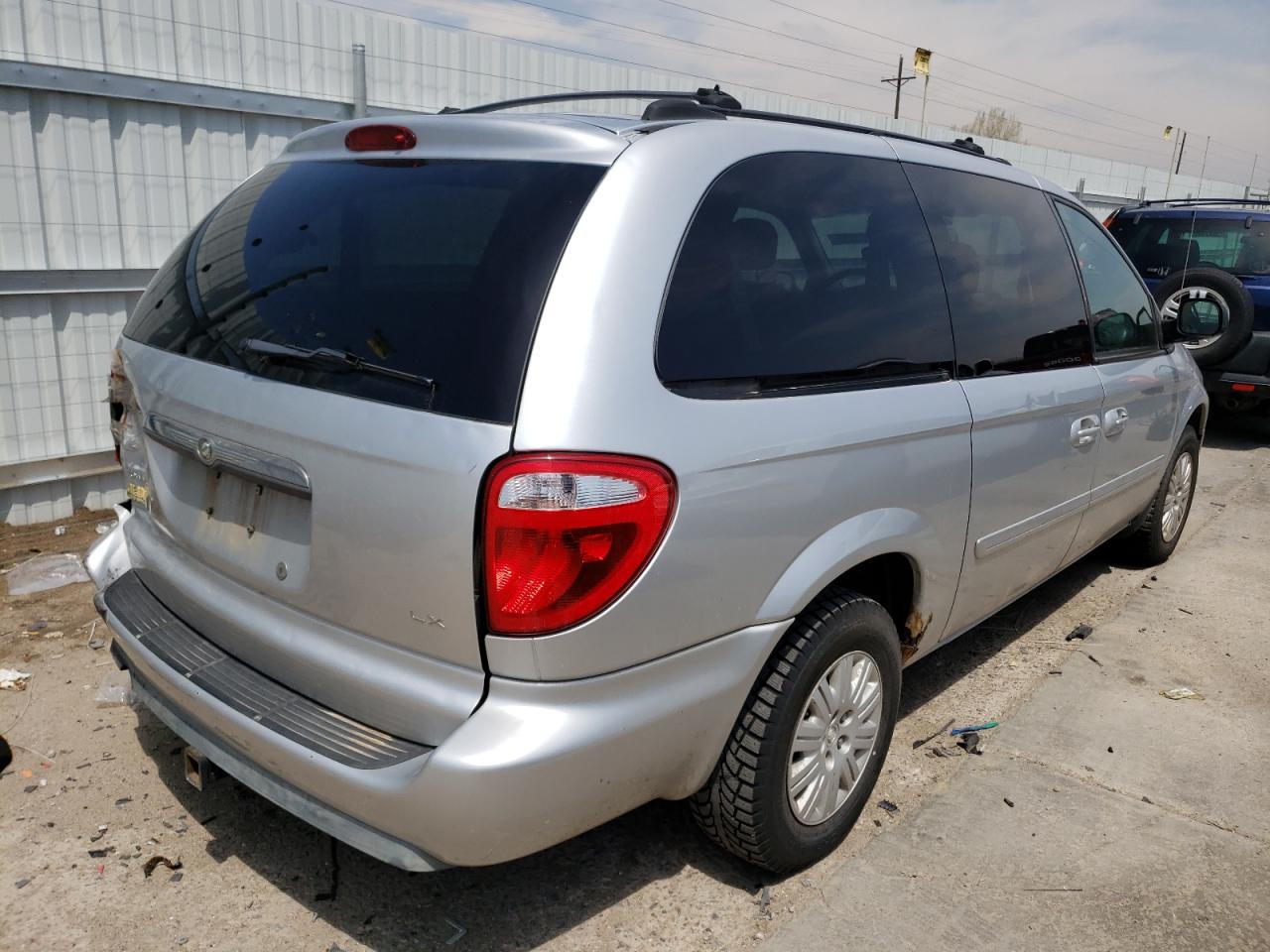 Photo 16 from auction – 2005 CHRYSLER TOWN & COU with VIN 2C4GP44R55R214103