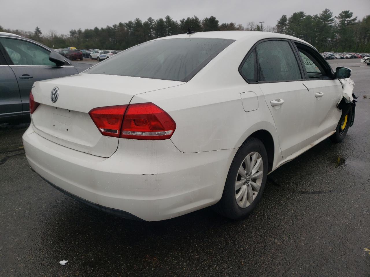 Photo 4 from auction – 2013 VOLKSWAGEN PASSAT S with VIN 1VWAP7A37DC071005
