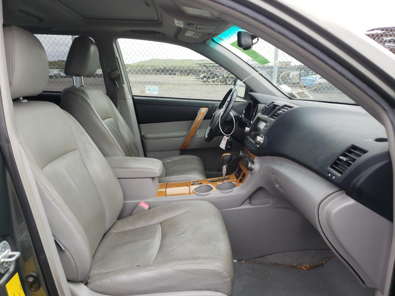 Photo 5 from auction – 2008 TOYOTA HIGHLANDER with VIN JTEEW44A382008183