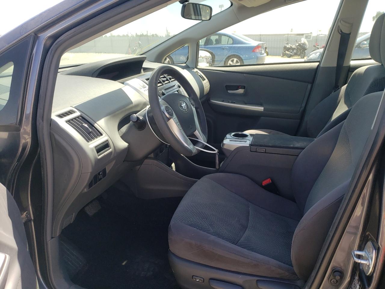 Photo 5 from auction – 2013 TOYOTA PRIUS V with VIN JTDZN3EU8D3247163