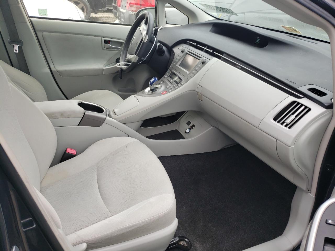 Photo 5 from auction – 2013 TOYOTA PRIUS with VIN JTDKN3DU0D1676246