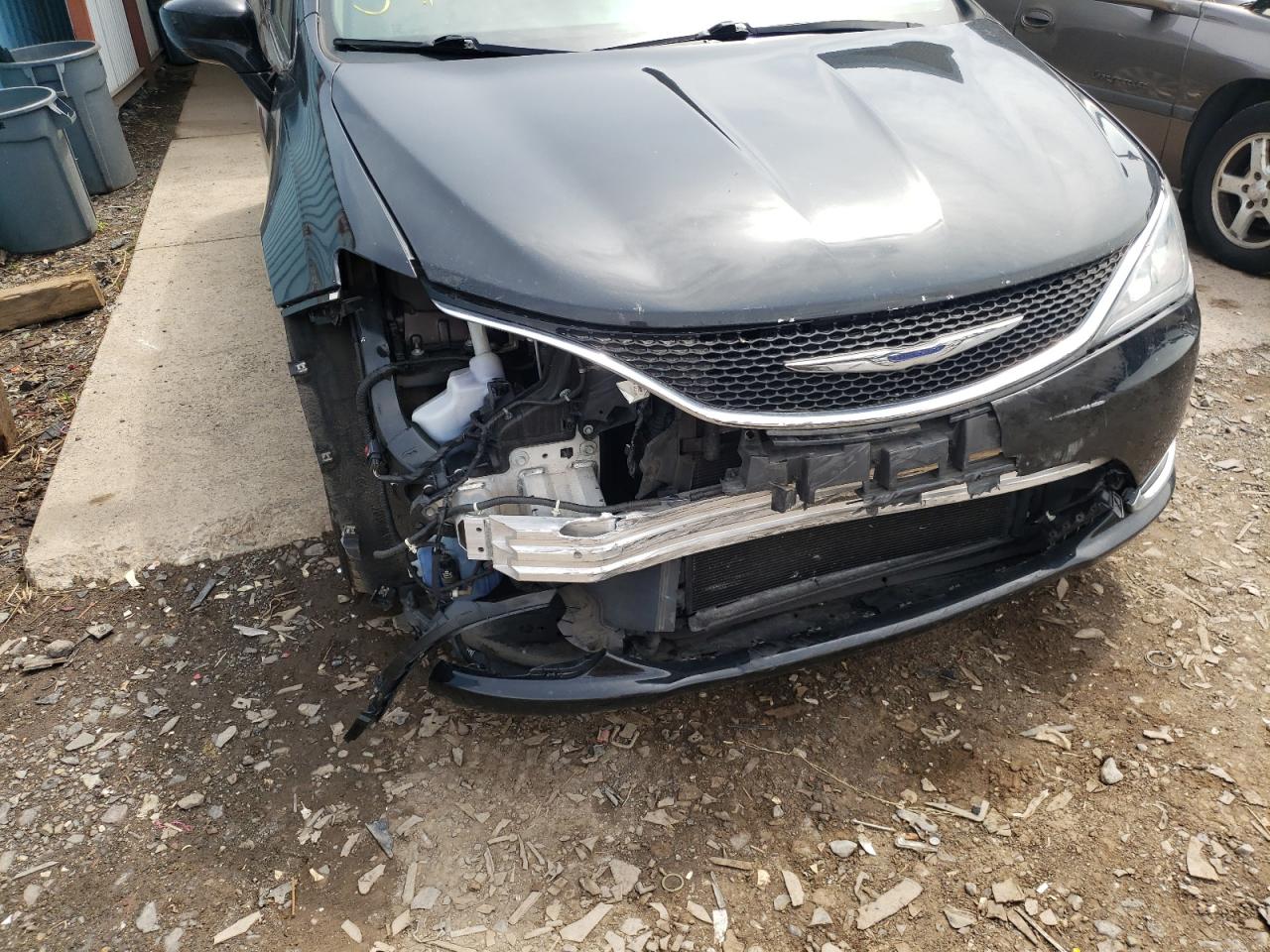 Photo 9 from auction – 2017 CHRYSLER PACIFICA T with VIN 2C4RC1BG9HR516647