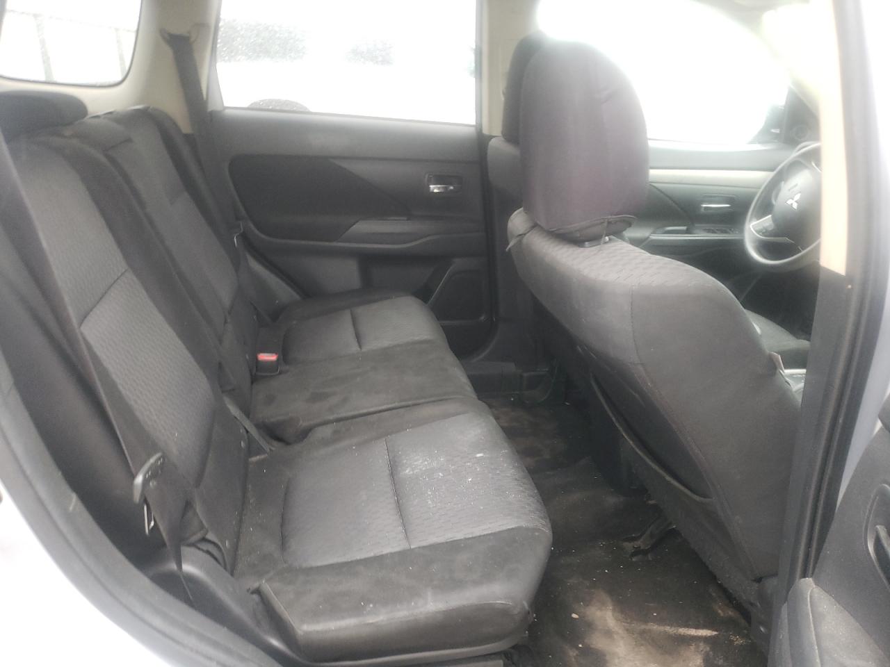 Photo 6 from auction – 2014 MITSUBISHI OUTLANDER with VIN JA4AD2A39EZ004588