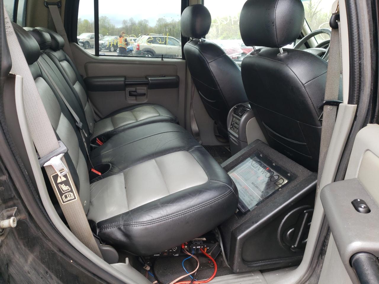 Photo 6 from auction – 2003 FORD EXPLORER S with VIN 1FMZU77E03UA17878