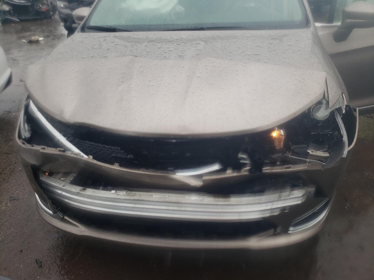 Photo 7 from auction – 2018 CHRYSLER PACIFICA T with VIN 2C4RC1BG1JR102249