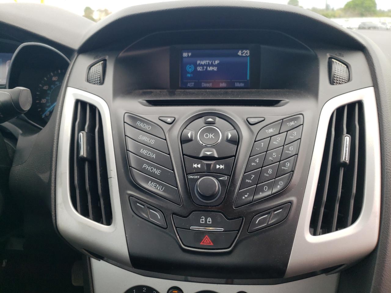 Photo 9 from auction – 2014 FORD FOCUS SE with VIN 1FADP3F29EL427163