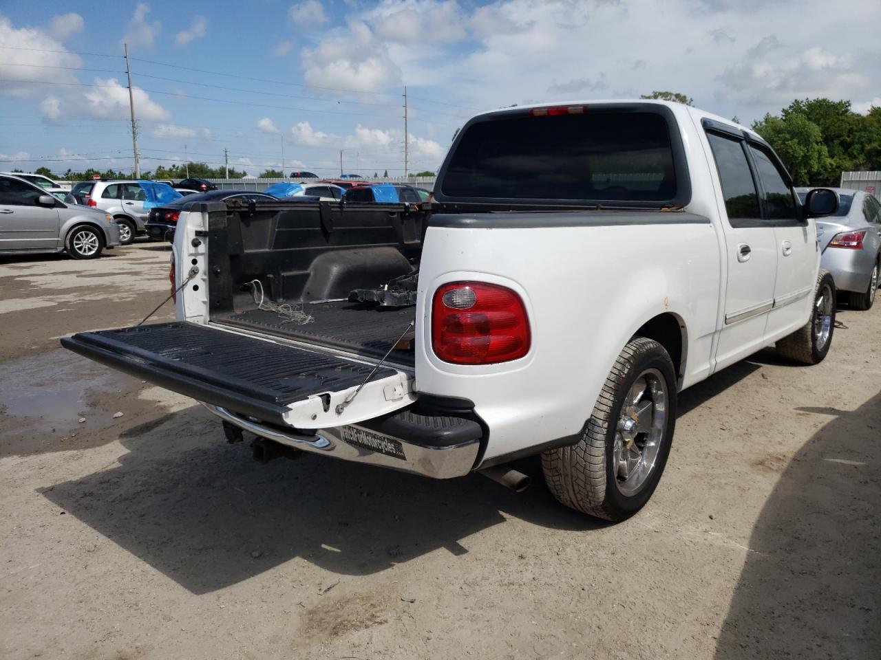 Photo 4 from auction – 2001 FORD F150 SUPER with VIN 1FTRW07L61KE65328