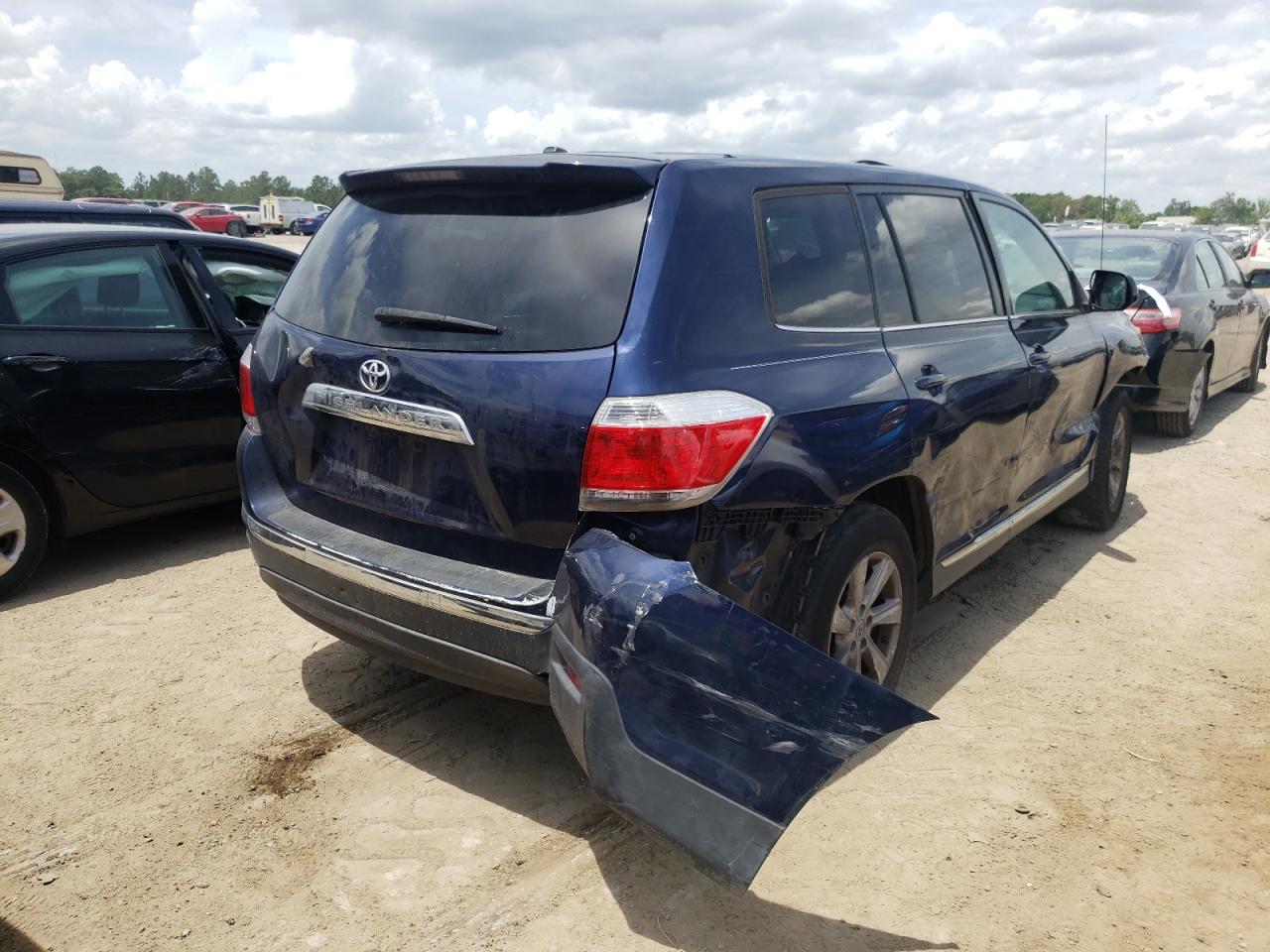 Photo 4 from auction – 2012 TOYOTA HIGHLANDER with VIN 5TDZA3EH4CS018913