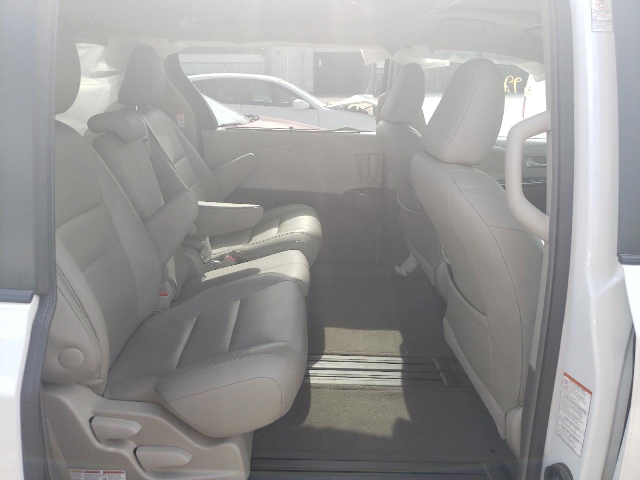 Photo 6 from auction – 2017 TOYOTA SIENNA XLE with VIN 5TDYZ3DC0HS790102
