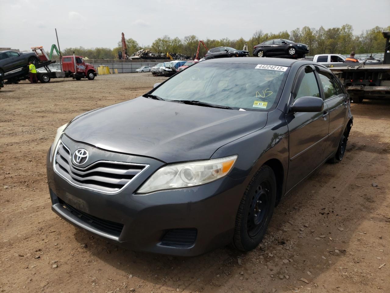Photo 2 from auction – 2010 TOYOTA CAMRY BASE with VIN 4T1BF3EK2AU017052