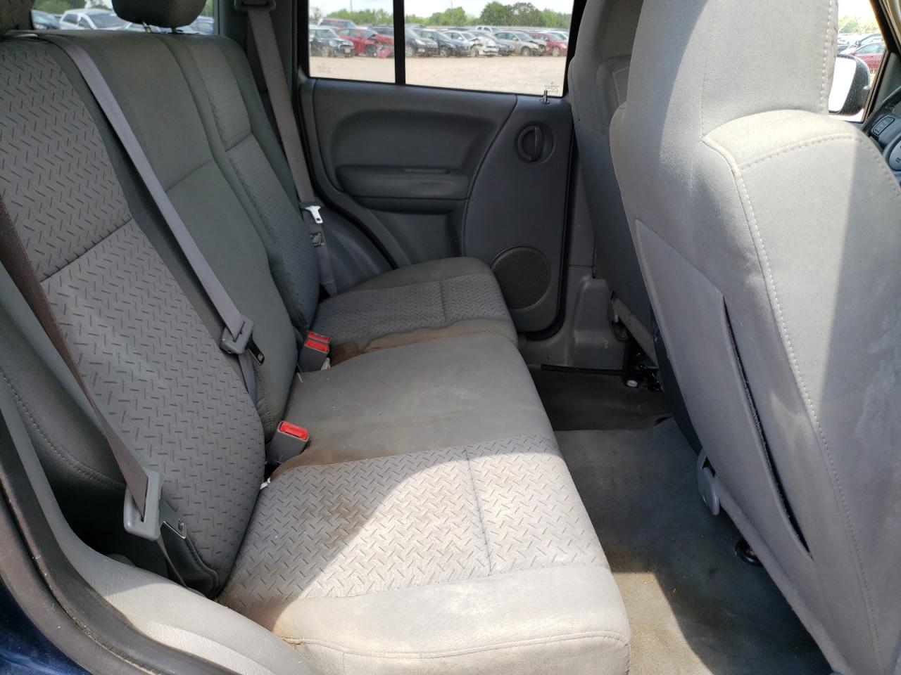 Photo 6 from auction – 2005 JEEP LIBERTY RE with VIN 1J4GL38K65W538892