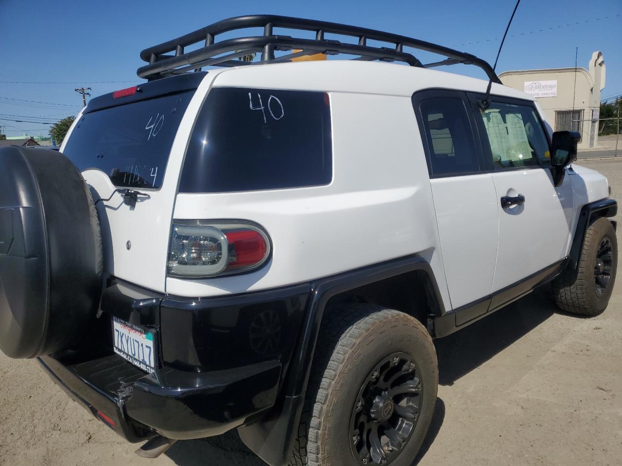 Photo 4 from auction – 2014 TOYOTA FJ CRUISER with VIN JTEZU4BF5EK013645