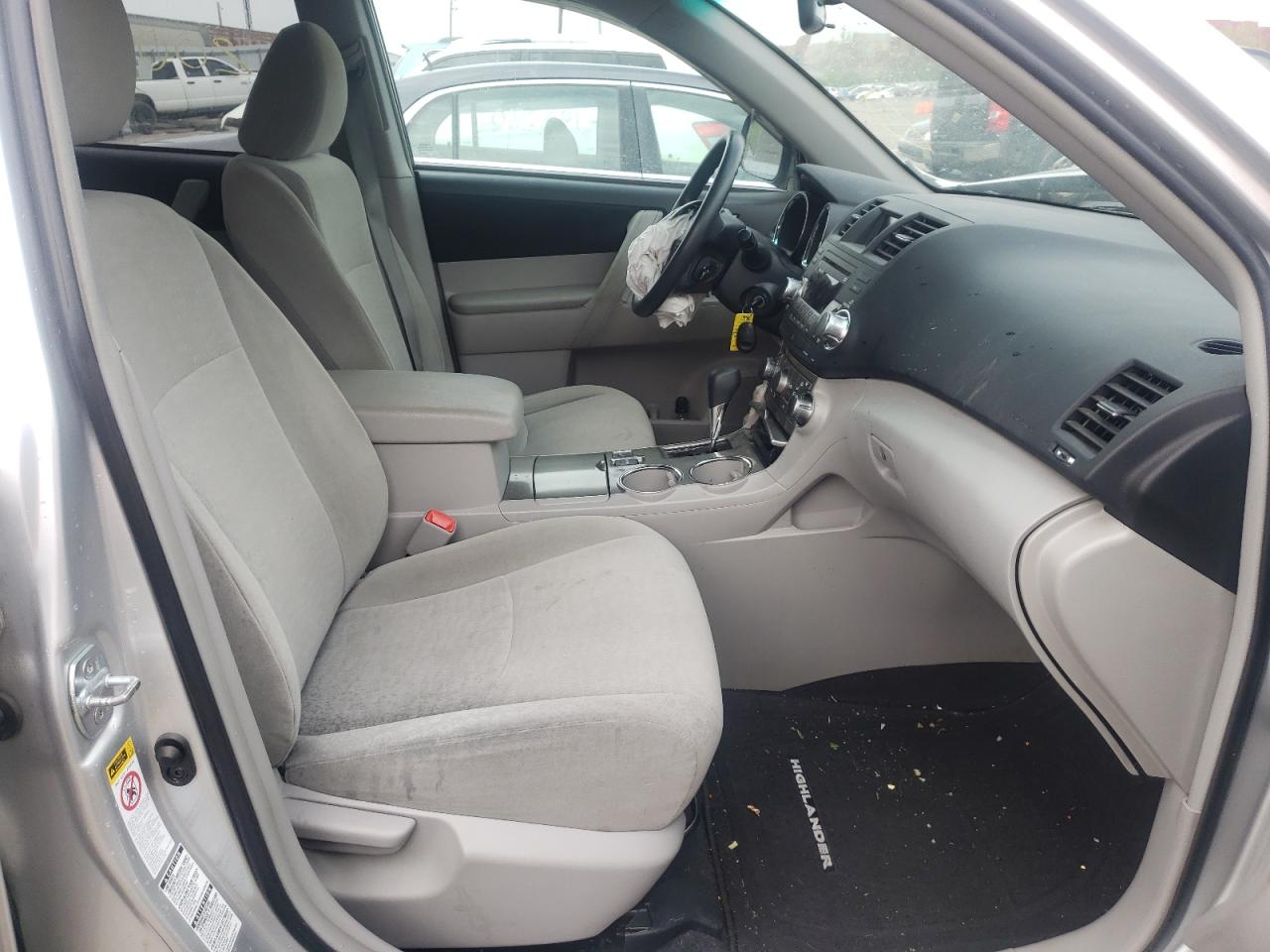 Photo 18 from auction – 2011 TOYOTA HIGHLANDER with VIN 5TDBK3EH4BS082821