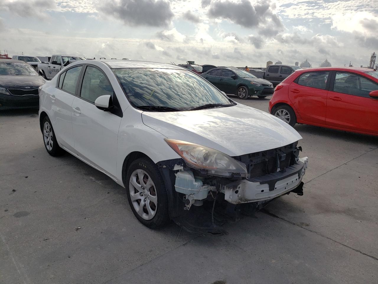 MAZDA 3 I 2012 مع رقم تعريف المركبة JM1BL1UF3C1675280 - صورة من المزاد