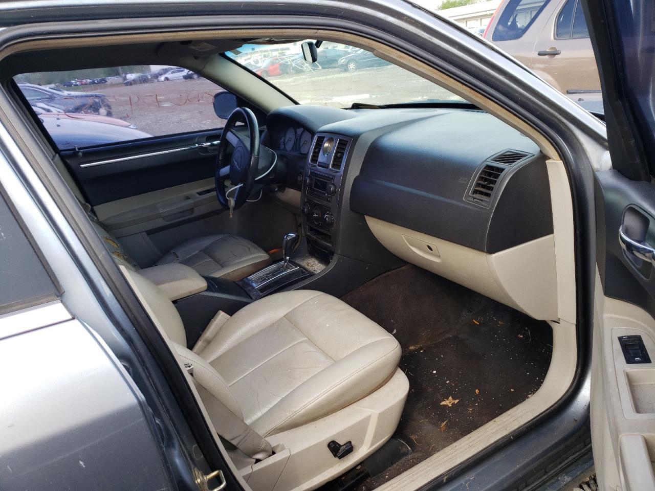 Photo 5 from auction – 2006 CHRYSLER 300 with VIN 2C3KA53G46H351868