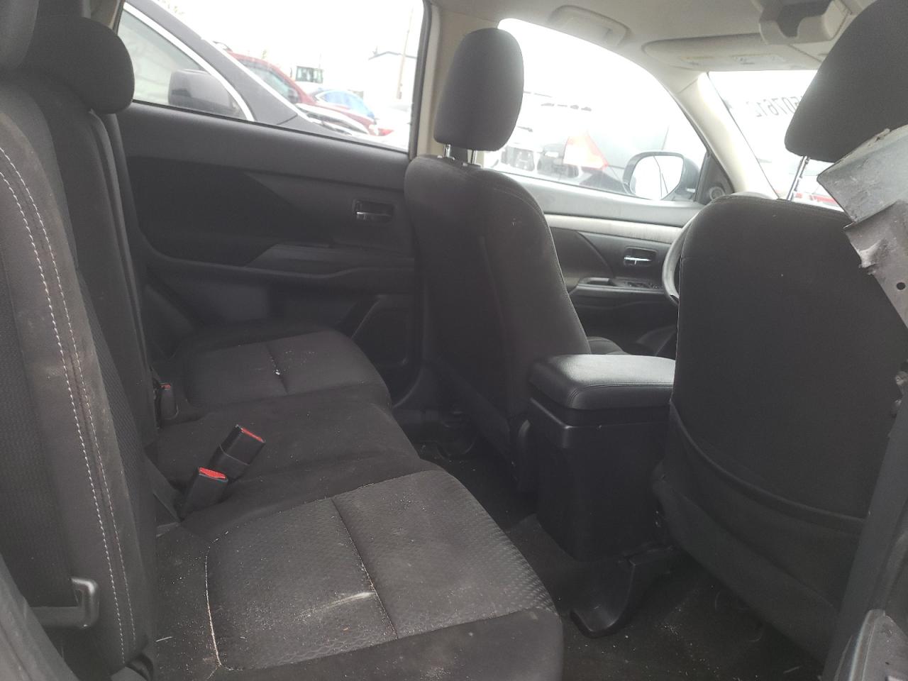 Photo 6 from auction – 2018 MITSUBISHI OUTLANDER with VIN JA4AD2A33JZ004774