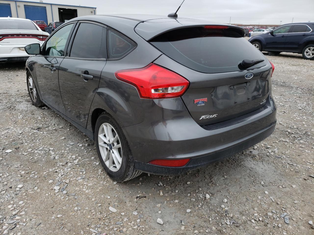 Foto 3 de la subasta – 2015 FORD FOCUS SE con VIN 1FADP3K25FL230854