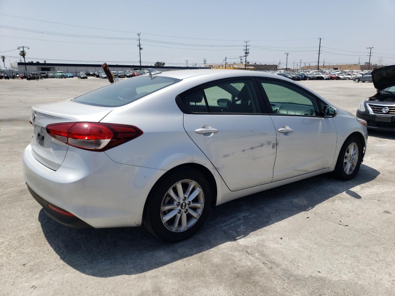 Photo 4 from auction – 2017 KIA FORTE LX with VIN 3KPFL4A78HE149831