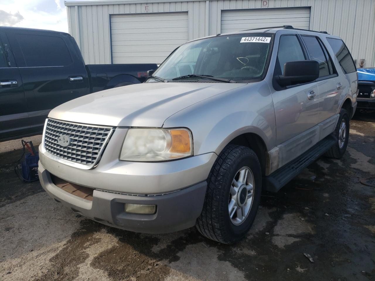 Photo 2 from auction – 2003 FORD EXPEDITION with VIN 1FMRU15W13LB61115