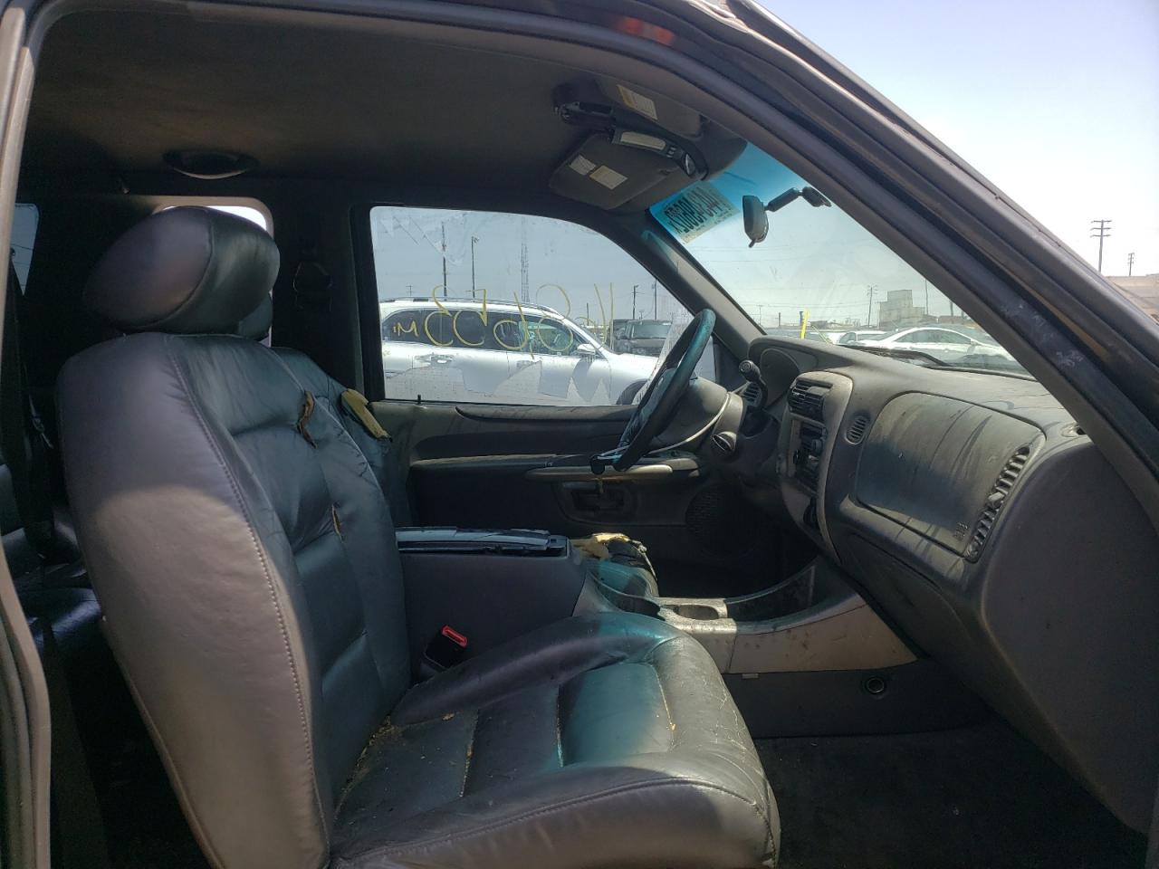 Photo 5 from auction – 2001 FORD EXPLORER S with VIN 1FMYU60E01UC65612