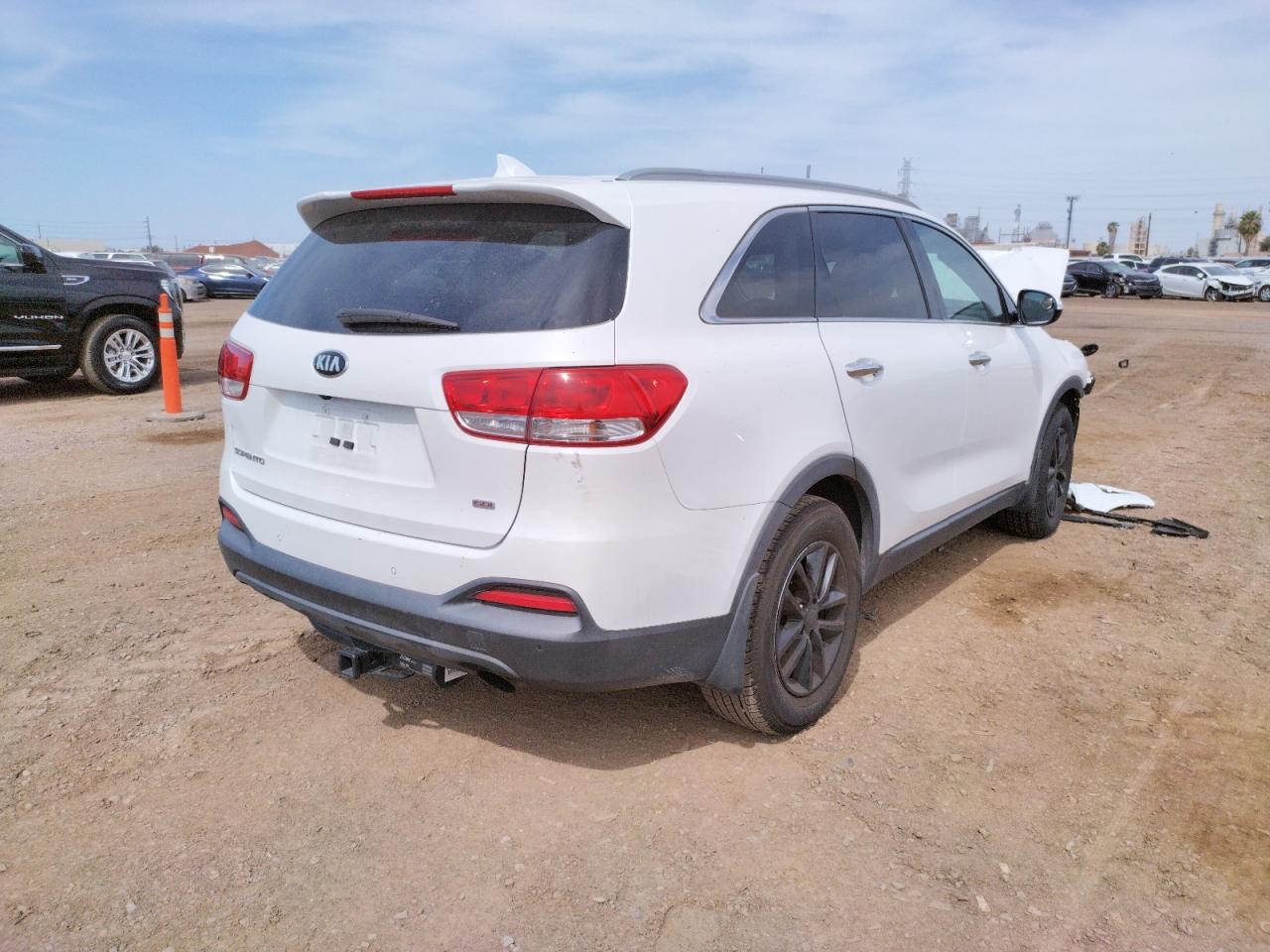 Photo 4 from auction – 2016 KIA SORENTO LX with VIN 5XYPG4A35GG012403