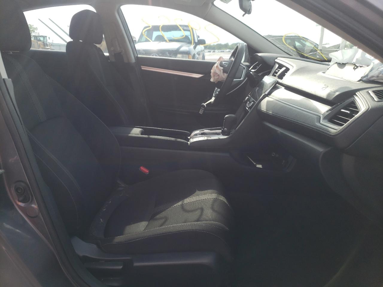 Photo 19 from auction – 2018 HONDA CIVIC EX with VIN 2HGFC2F76JH565983