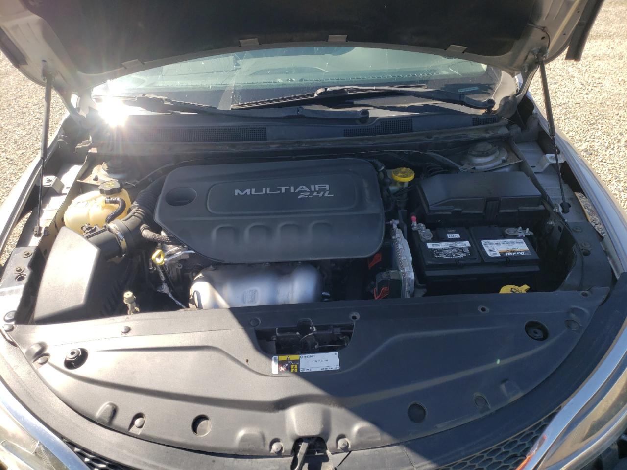 Photo 17 from auction – 2015 CHRYSLER 200 LIMITE with VIN 1C3CCCAB0FN637492