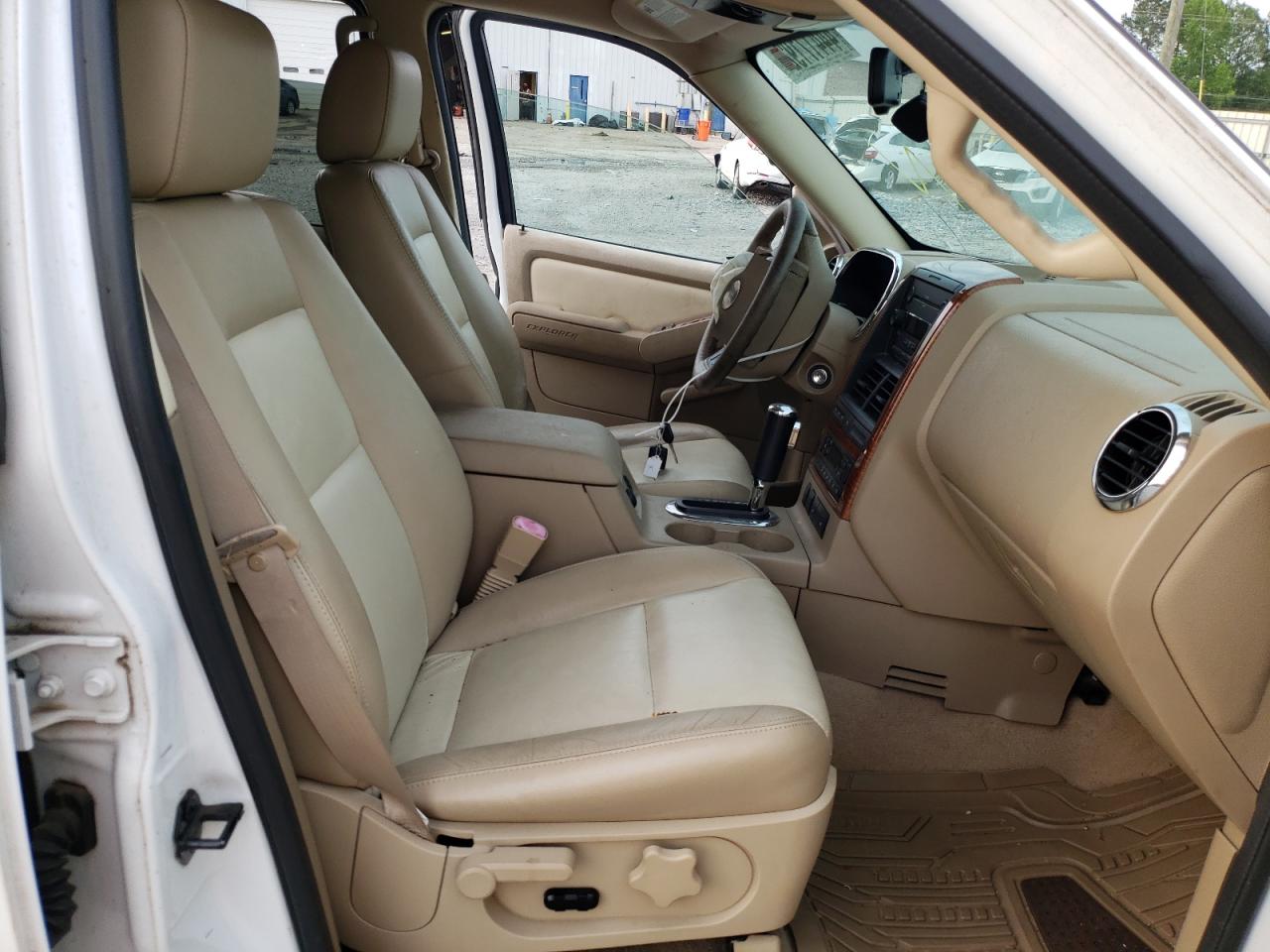 Photo 5 from auction – 2007 FORD EXPLORER E with VIN 1FMEU64E07UA61169