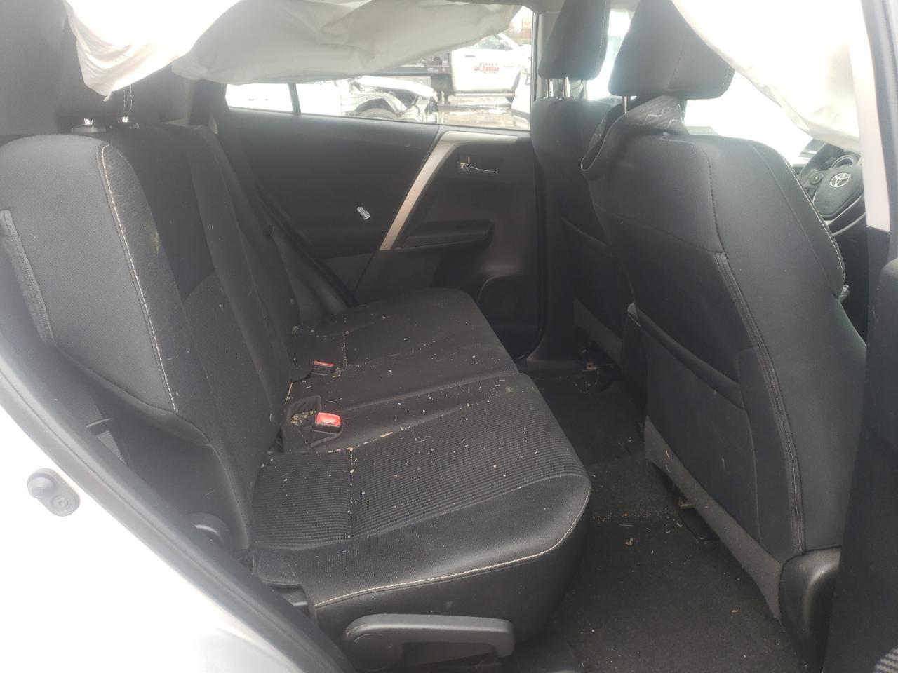 Photo 6 from auction – 2015 TOYOTA RAV4 XLE with VIN 2T3RFREV1FW303856