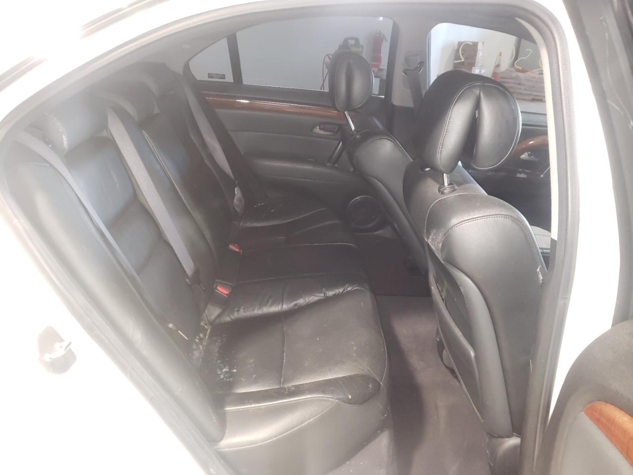 Photo 6 from auction – 2005 ACURA RL with VIN JH4KB16555C011012