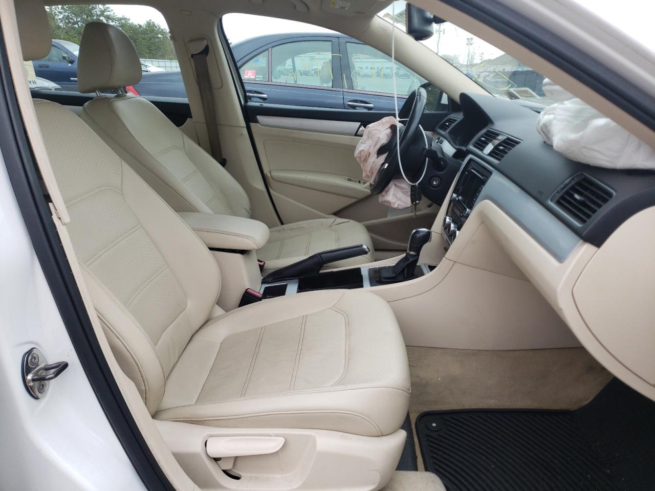 Photo 5 from auction – 2012 VOLKSWAGEN PASSAT SE with VIN 1VWBP7A30CC078428
