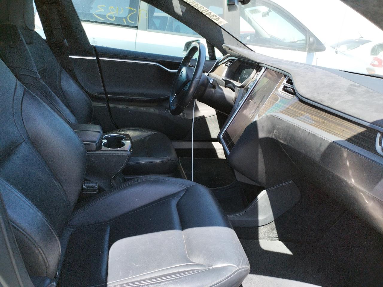 Photo 5 from auction – 2015 TESLA MODEL S with VIN 5YJSA1E19FF106194