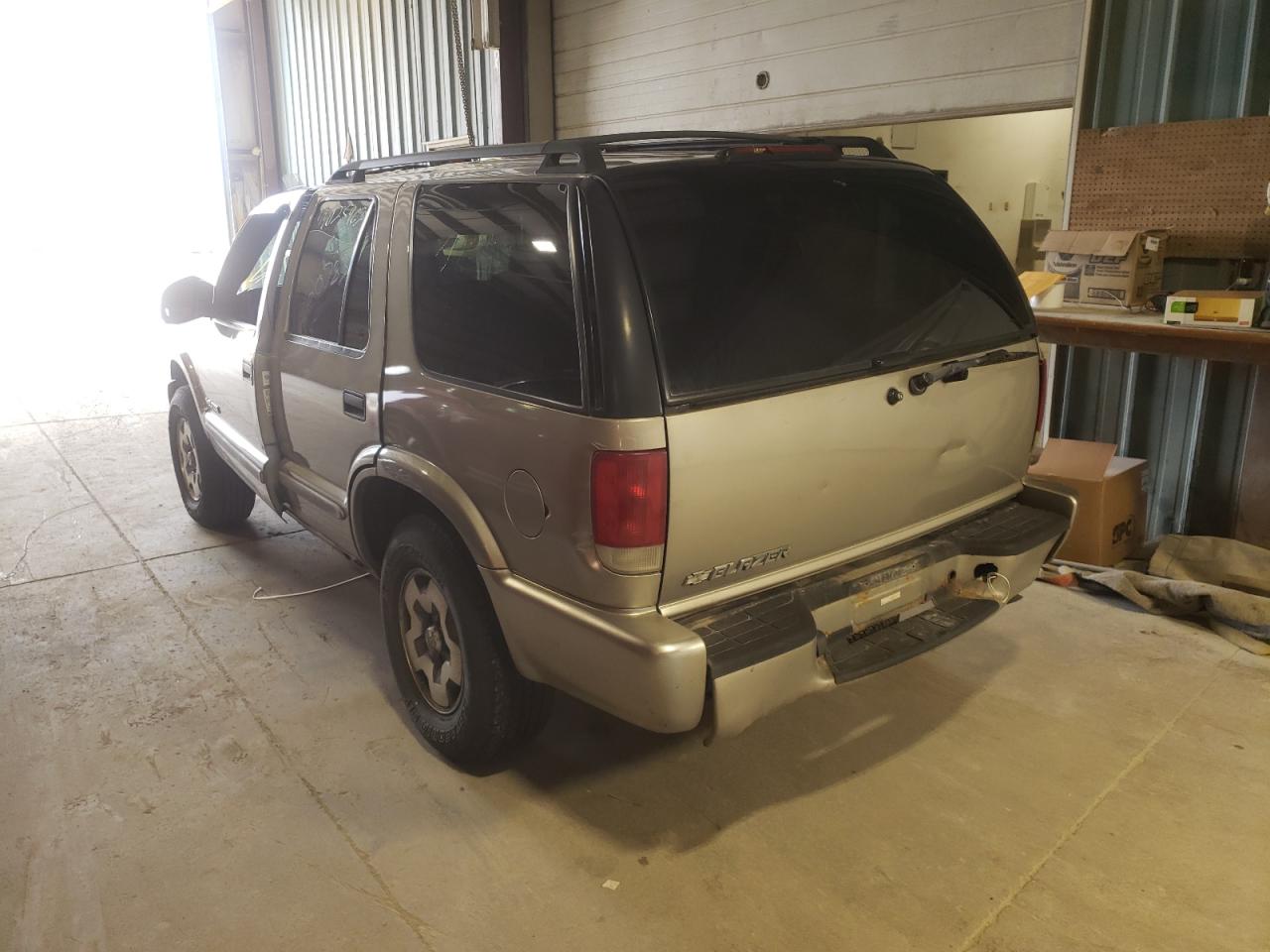 Photo 3 from auction – 2004 CHEVROLET BLAZER with VIN 1GNDT13X64K141339