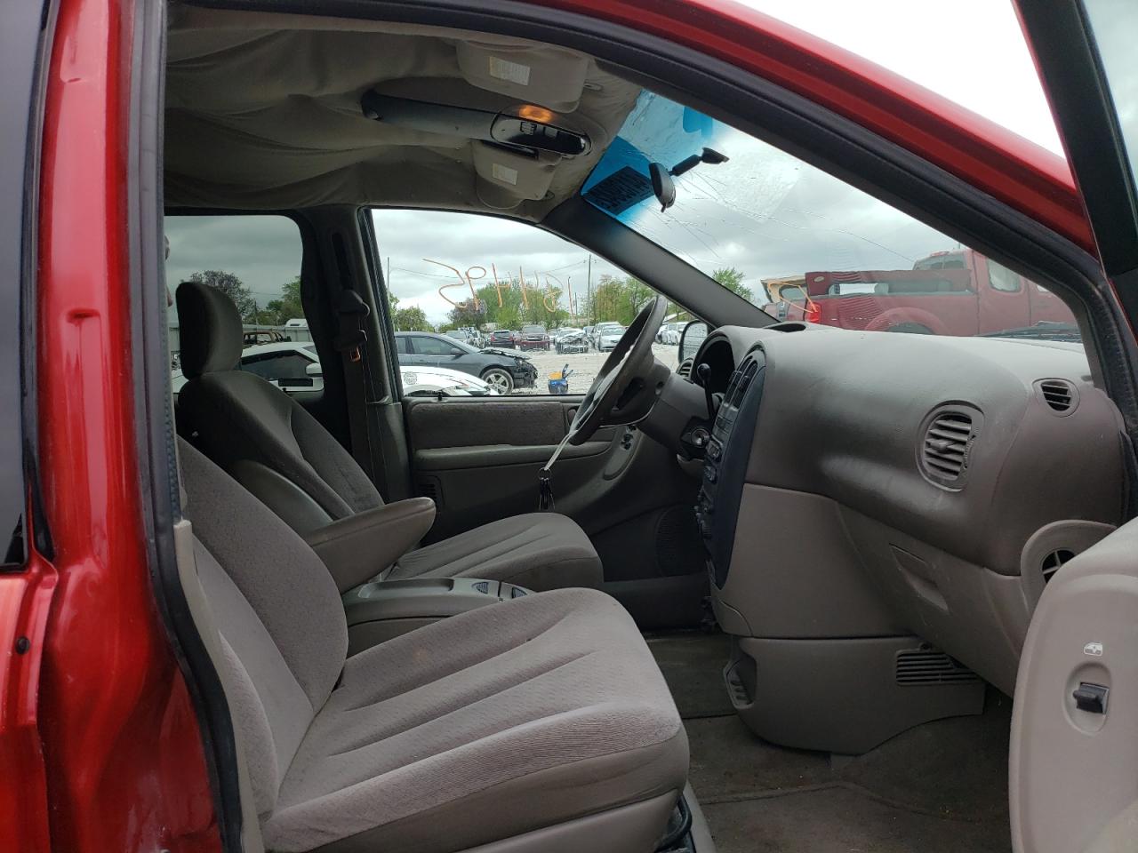 Photo 5 from auction – 2001 DODGE GRAND CARA with VIN 2B4GP74L71R293696