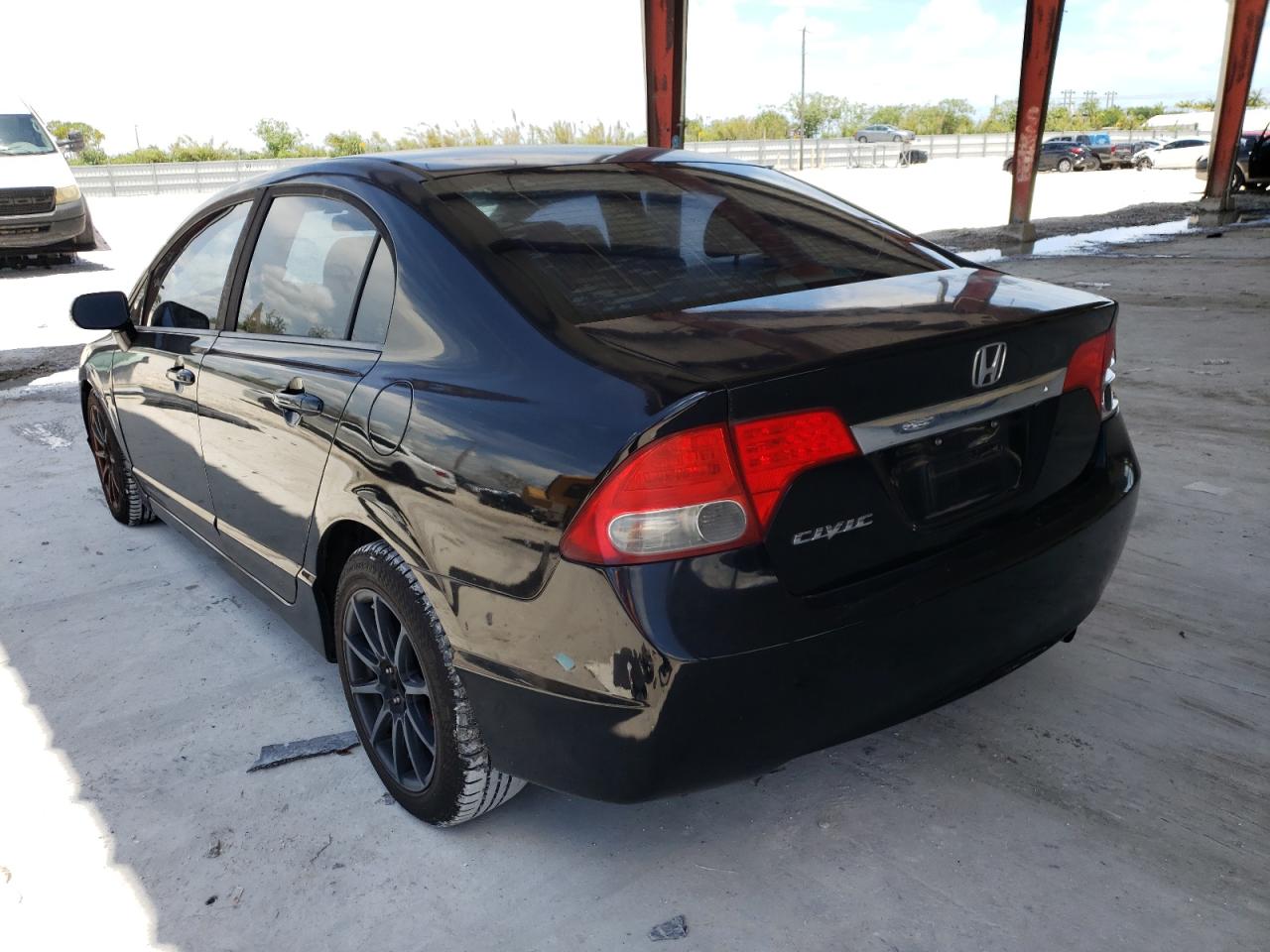 Photo 3 from auction – 2011 HONDA CIVIC LX with VIN 19XFA1F5XBE004518