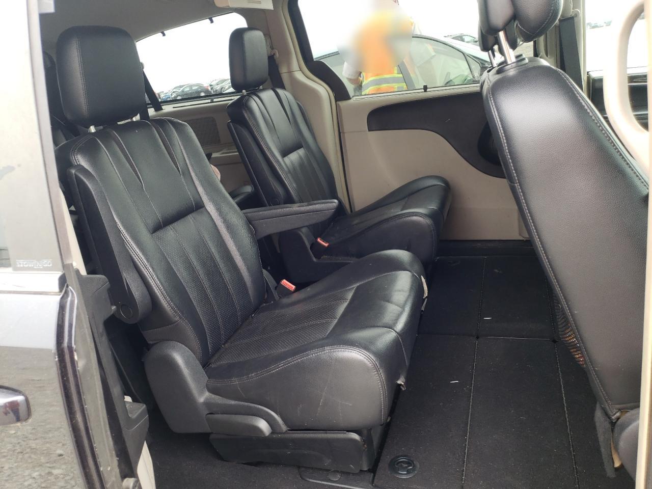 Photo 6 from auction – 2011 CHRYSLER TOWN & COU with VIN 2A4RR8DG7BR500243
