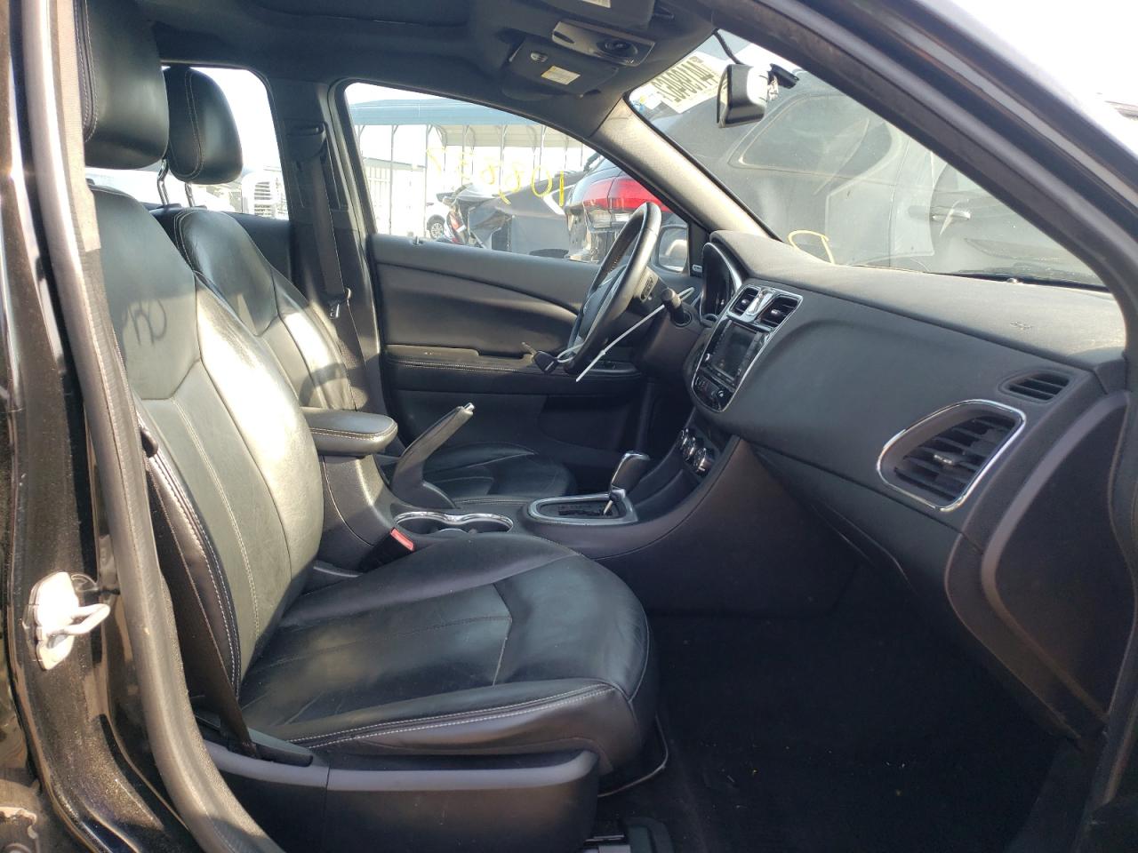 Photo 5 from auction – 2014 CHRYSLER 200 LIMITE with VIN 1C3CCBCG0EN156465