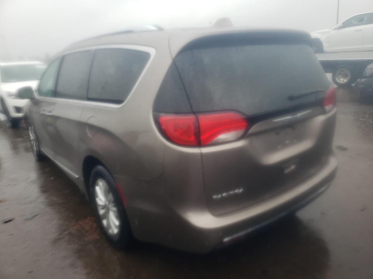 Photo 3 from auction – 2018 CHRYSLER PACIFICA T with VIN 2C4RC1BG1JR102249