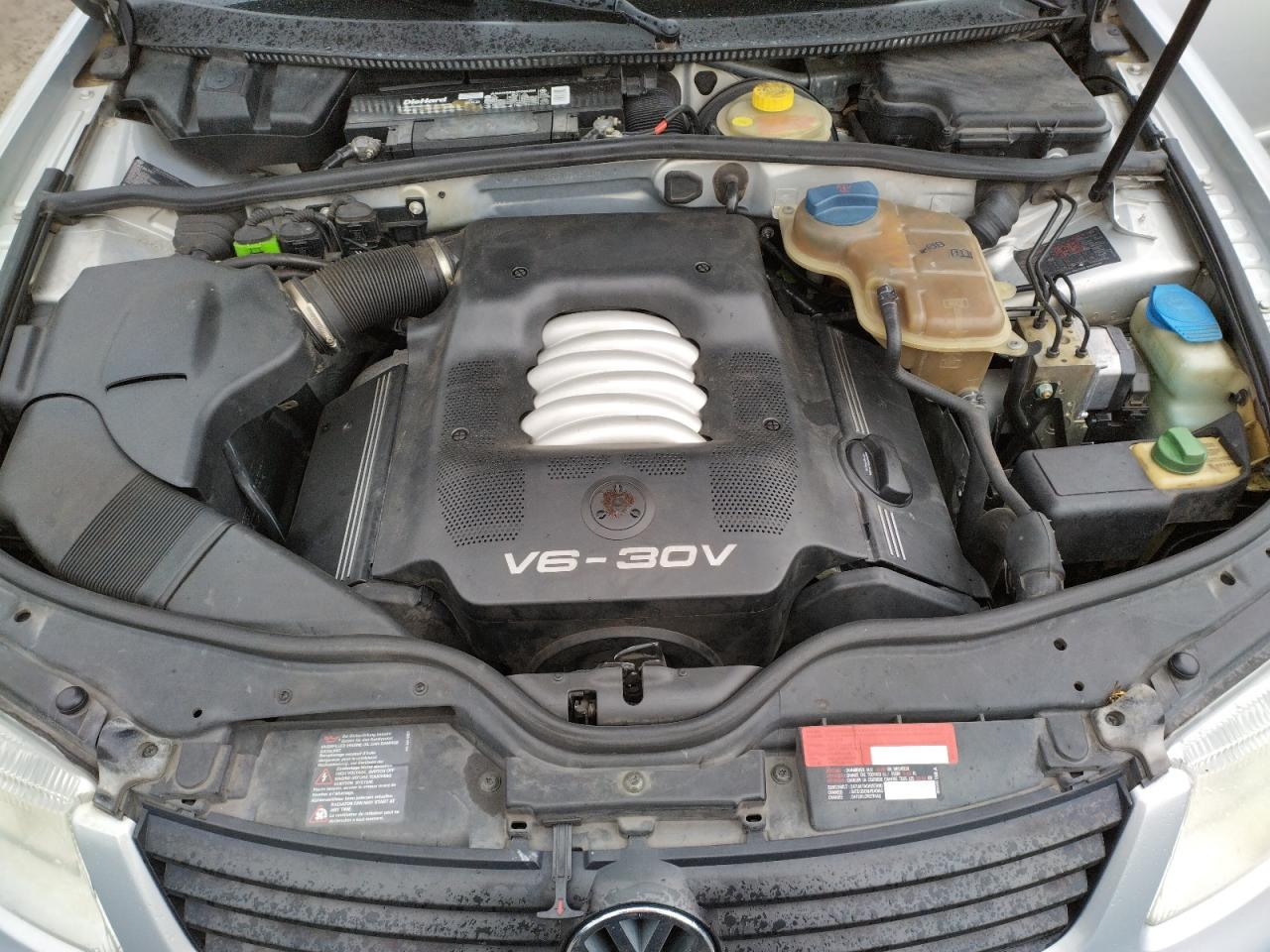 Photo 7 from auction – 2000 VOLKSWAGEN PASSAT GLS with VIN WVWRH23B6YE243738