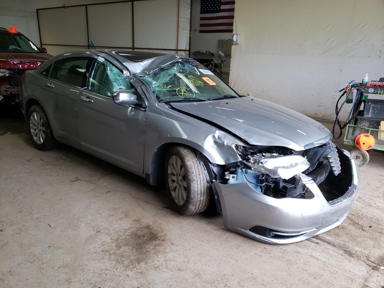 CHRYSLER 200 LIMITE 2013 with VIN 1C3CCBCG3DN746898 - Photo from auction