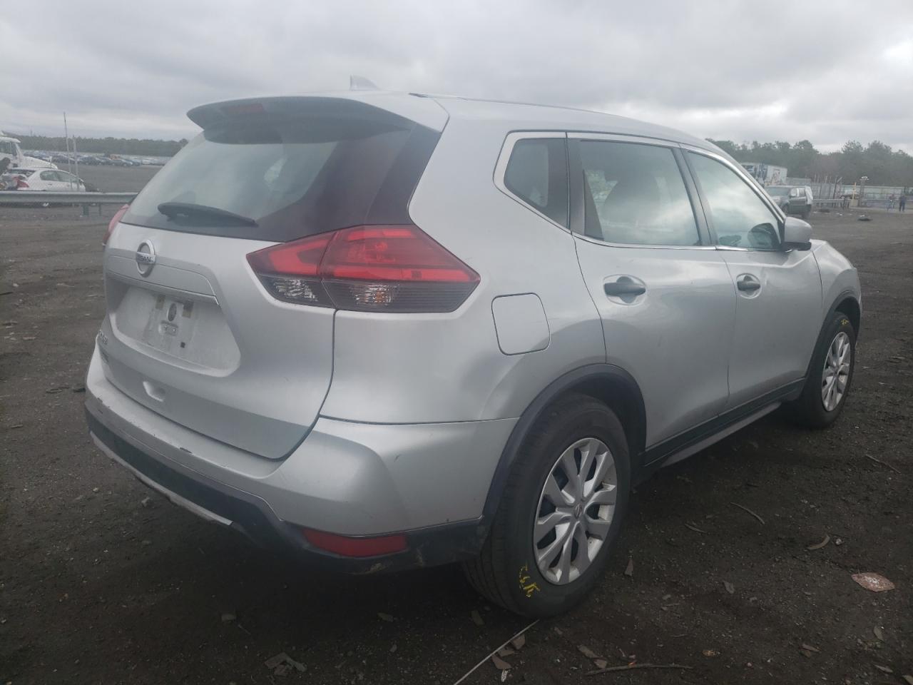 Photo 4 from auction – 2017 NISSAN ROGUE S with VIN KNMAT2MT4HP527604