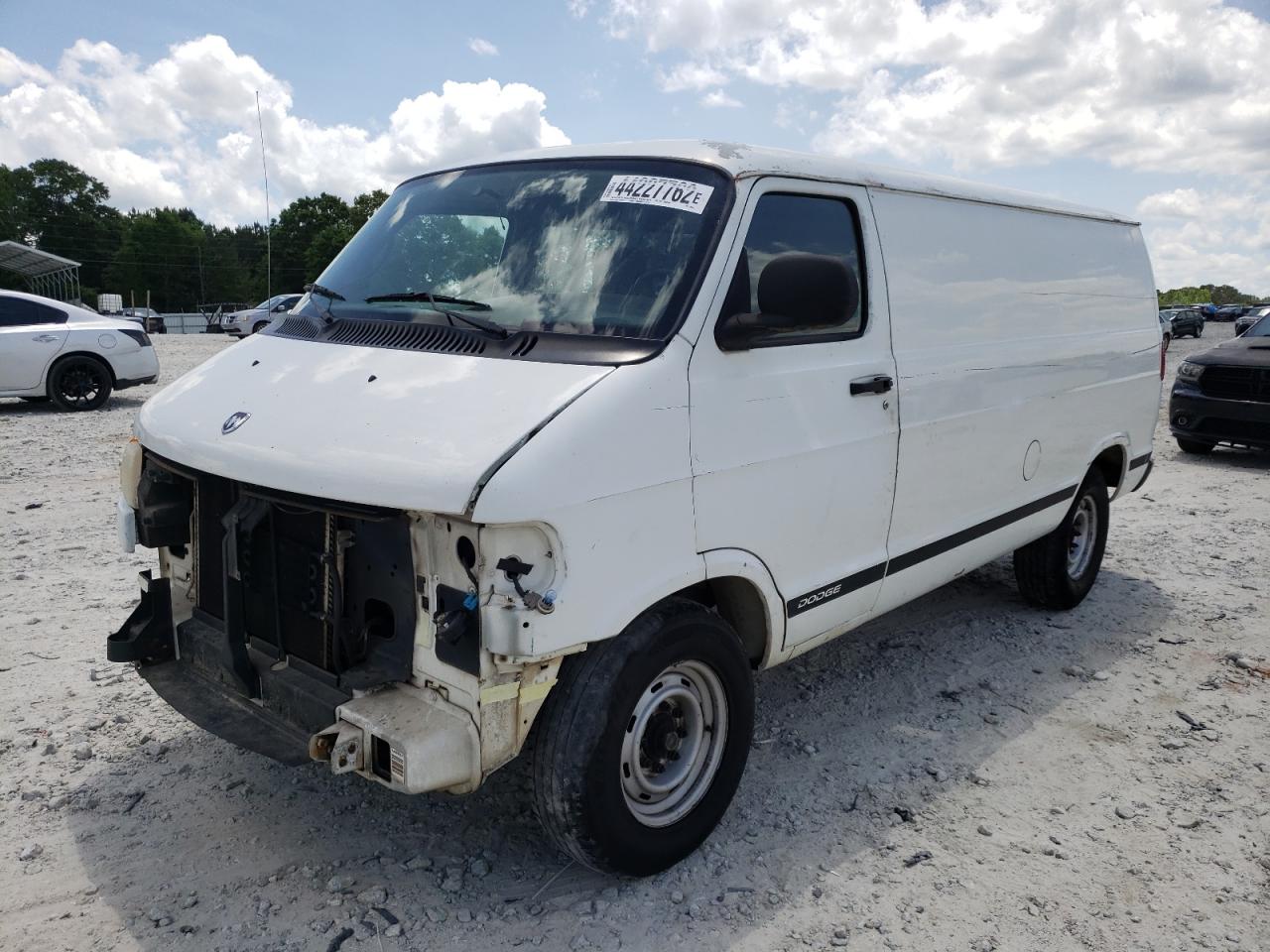 Photo 2 from auction – 2002 DODGE RAM VAN B2 with VIN 2B7JB21Y12K120843