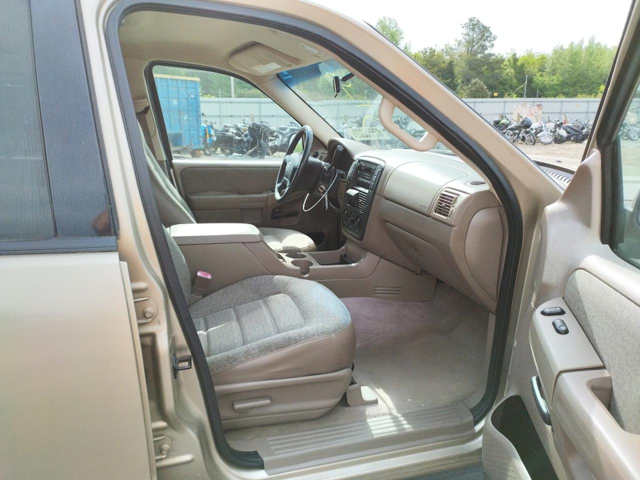 Photo 5 from auction – 2002 FORD EXPLORER X with VIN 1FMZU62E02UA31182