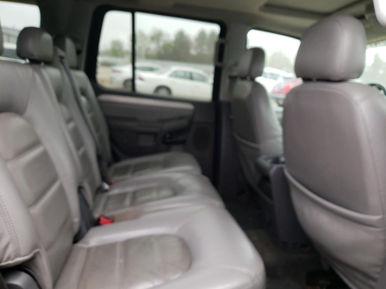 Photo 6 from auction – 2005 FORD EXPLORER X with VIN 1FMZU73W45UA66549