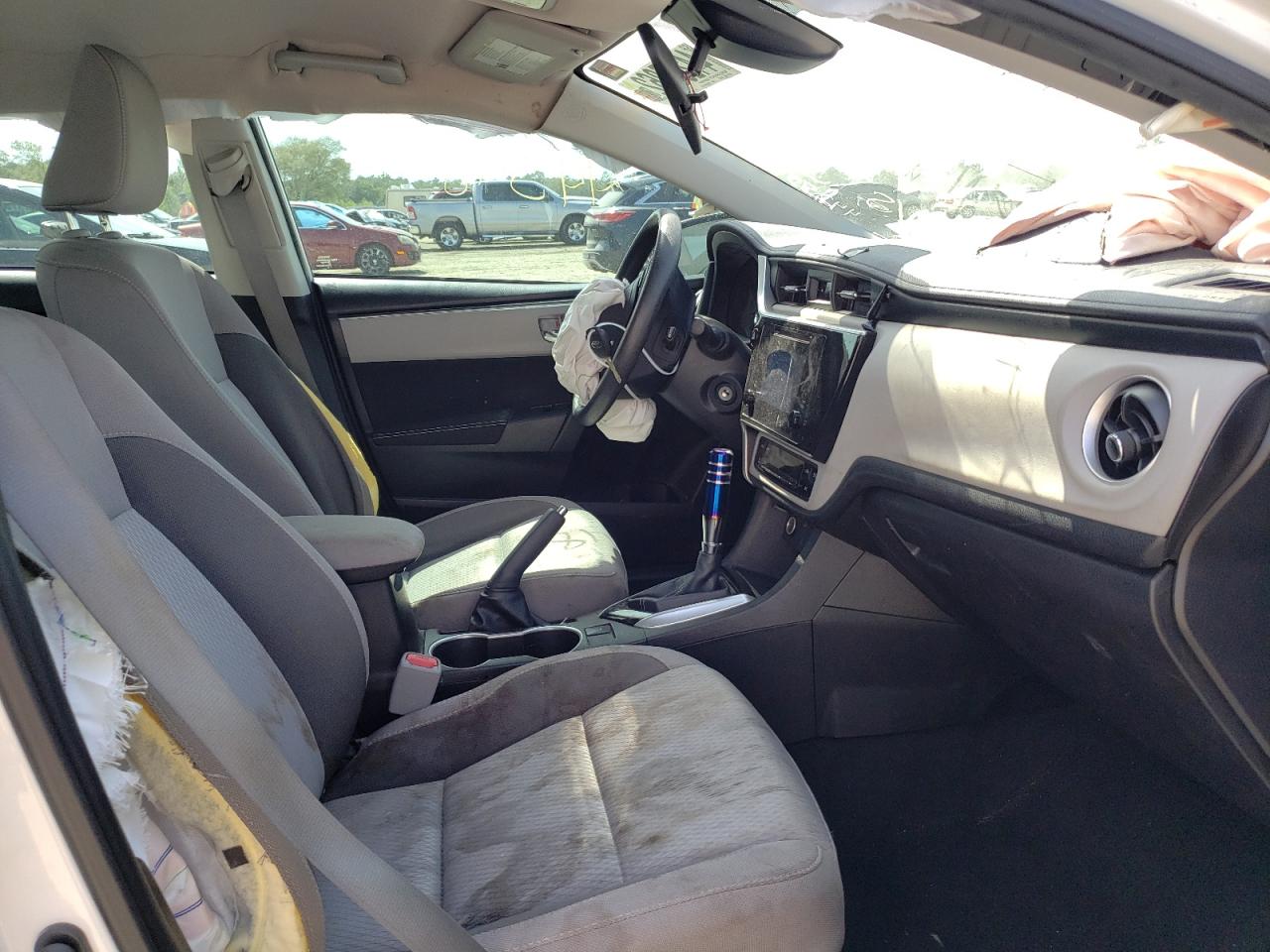 Photo 5 from auction – 2018 TOYOTA COROLLA L with VIN 5YFBURHE2JP744028